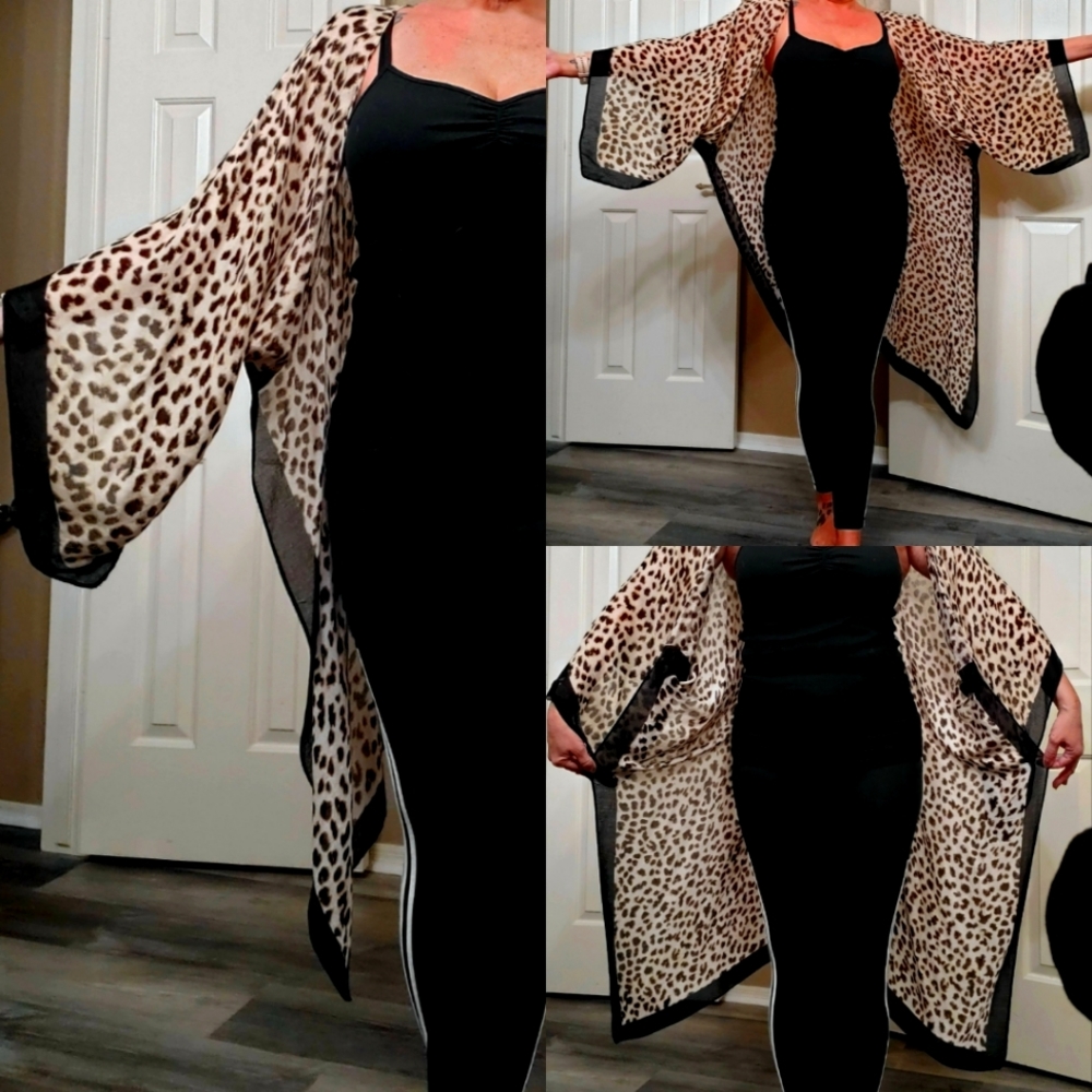 EXPRESS Leopard Print Kimono